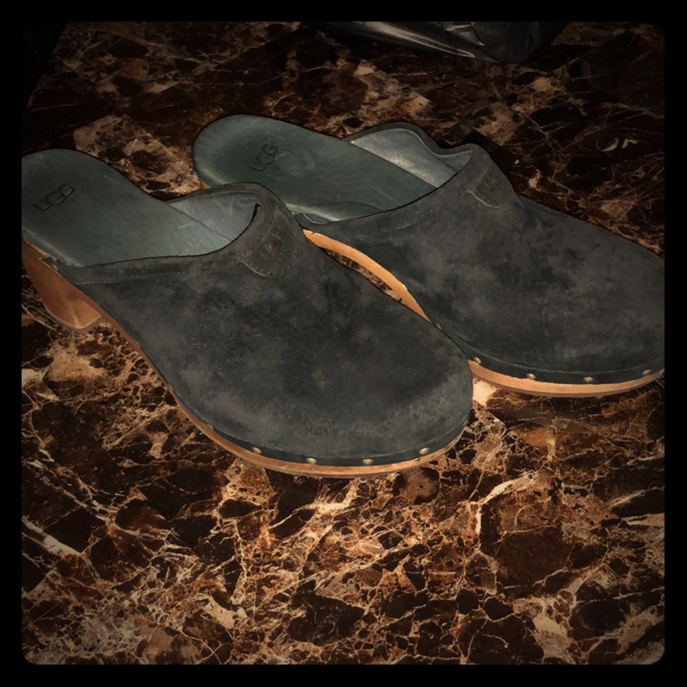 Super cute ugg clogs